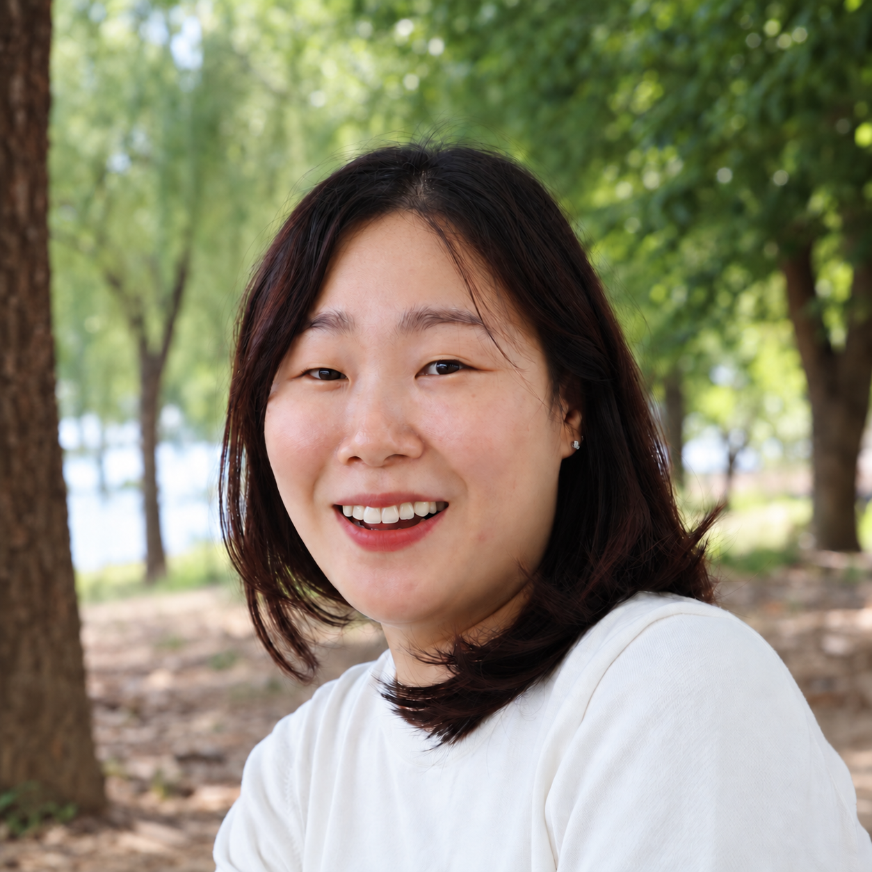 Sehyun Lee smiling outdoors